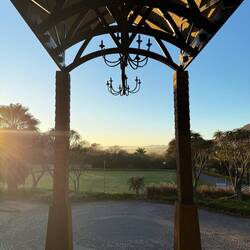 Morgendlicher Ausblick von der Lobby in die Weite.