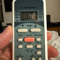 Gleich mal die Klimaanlage auf Heizen und max. Temperatur gestellt.