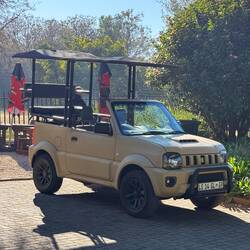 Ist der nicht süß! Ein Jimny als Gamedriver. So noch nie gesehen.