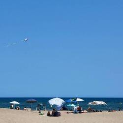 Am Strand ... .