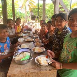 A late but HAPPY lunch 😋😋