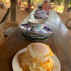 Isn't it cool how they stacked the fried eggs?