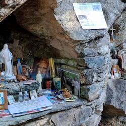 De protserige aanbidding der heiligen. De Italianen kunnen er wat van.