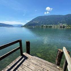 am Schiffsanleger in Ossiach genießen wir unser Eis