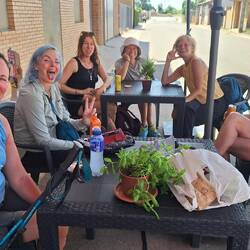 3 girls in the middle from NZ! Plus Storm n Karen from USA