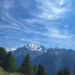 Mischabelgruppe es bizzeli nöcher und höcher; dr Dom wieder versteckt...