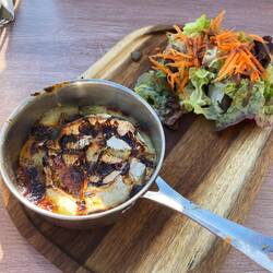 Vorspeise Camembert au feu