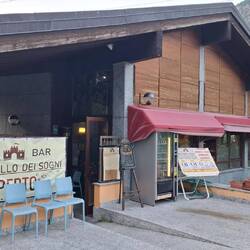 De buitenzijde. Wie hier durft binnengaan kan enkel positief verrast worden.