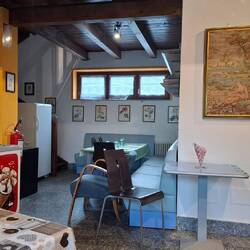 Eclectisch binnenhuisdesign incluis wandtapijt