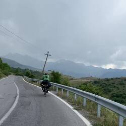 Wir strampeln am Grollen vorbei.