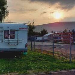 Und hier stehen wir heute Nacht