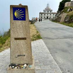 Nullstein und Leuchtturm