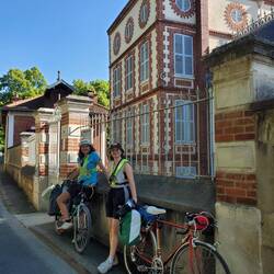 On part de la maison de Zola