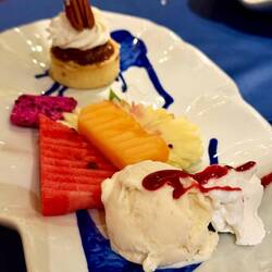 Klar, weil wir noch nicht genug gegessen haben, gibt's noch Nachtisch 😅