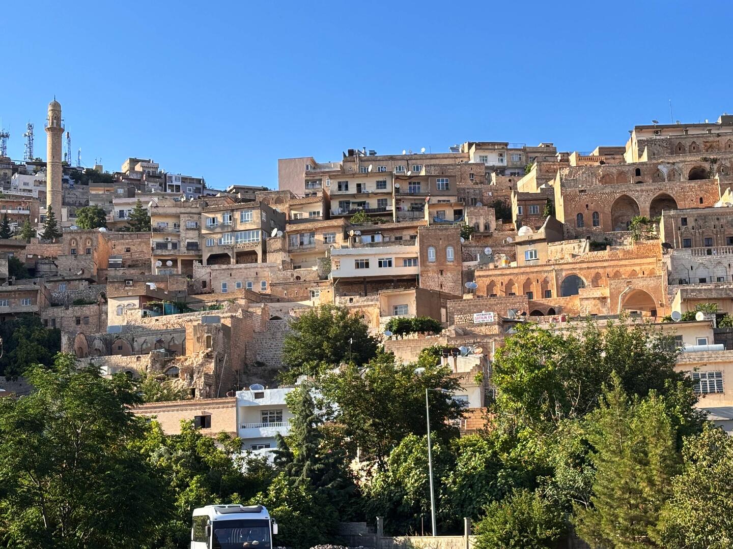 die Altstadt von Mardin. Nur über Treppen erreichbar. Lieferdienst?