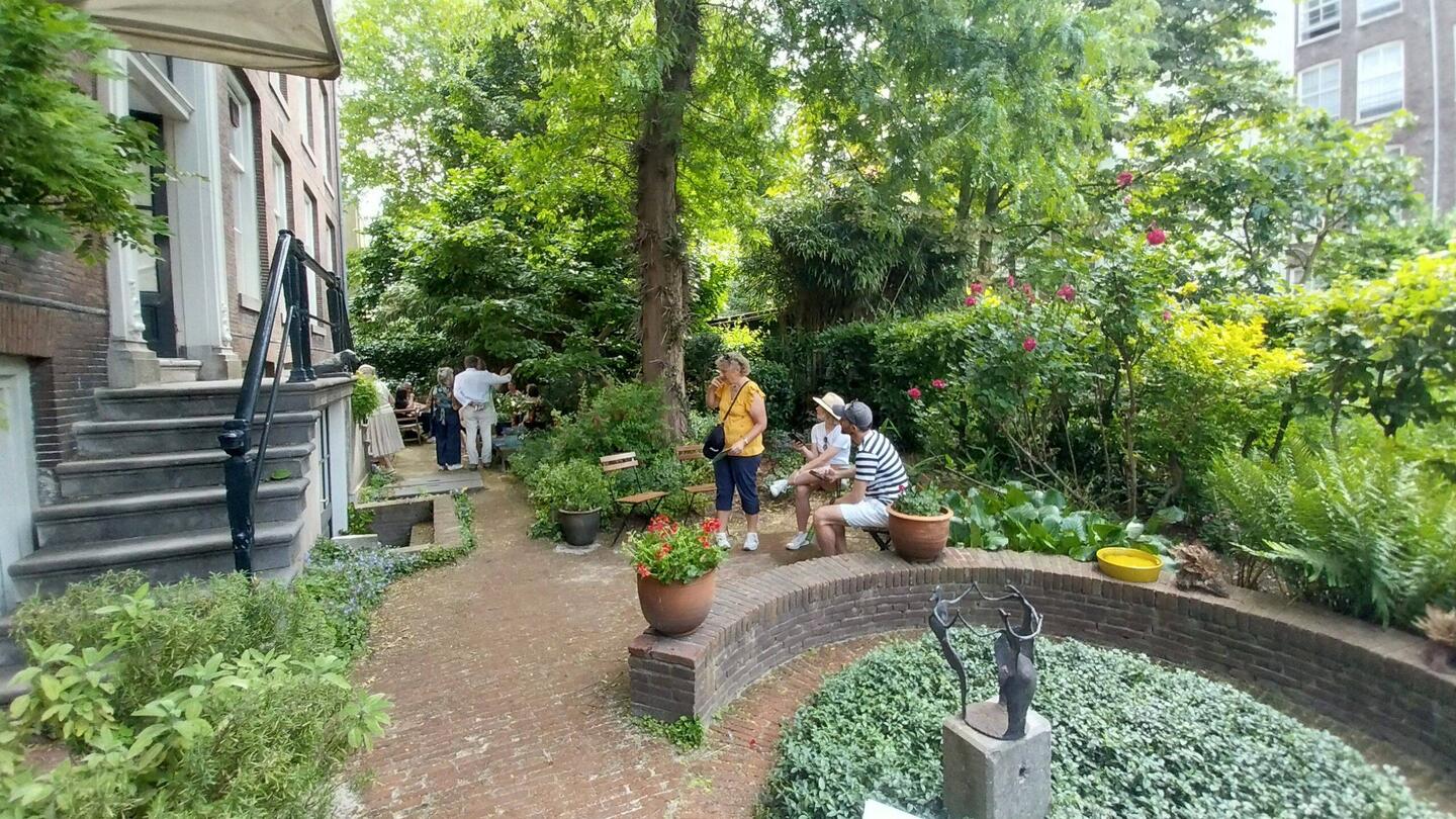 Canal garden tour. Planning the next food stop.