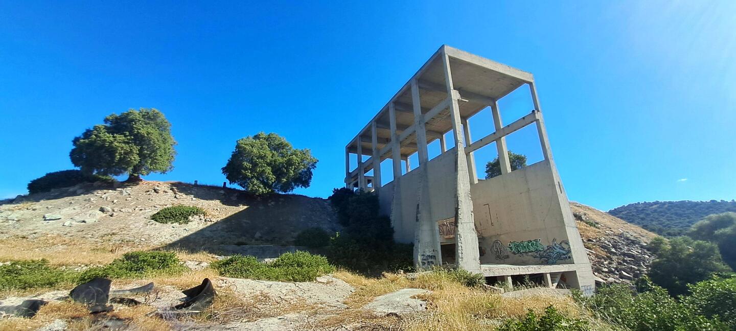 Eine von vielen Bauruinen