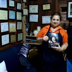 Mireya, restaurant owner, excellent cook and writer. At Finca de los maestros. Pura vida!