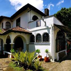 Middle in the city of San Jose: Finca Escalante.