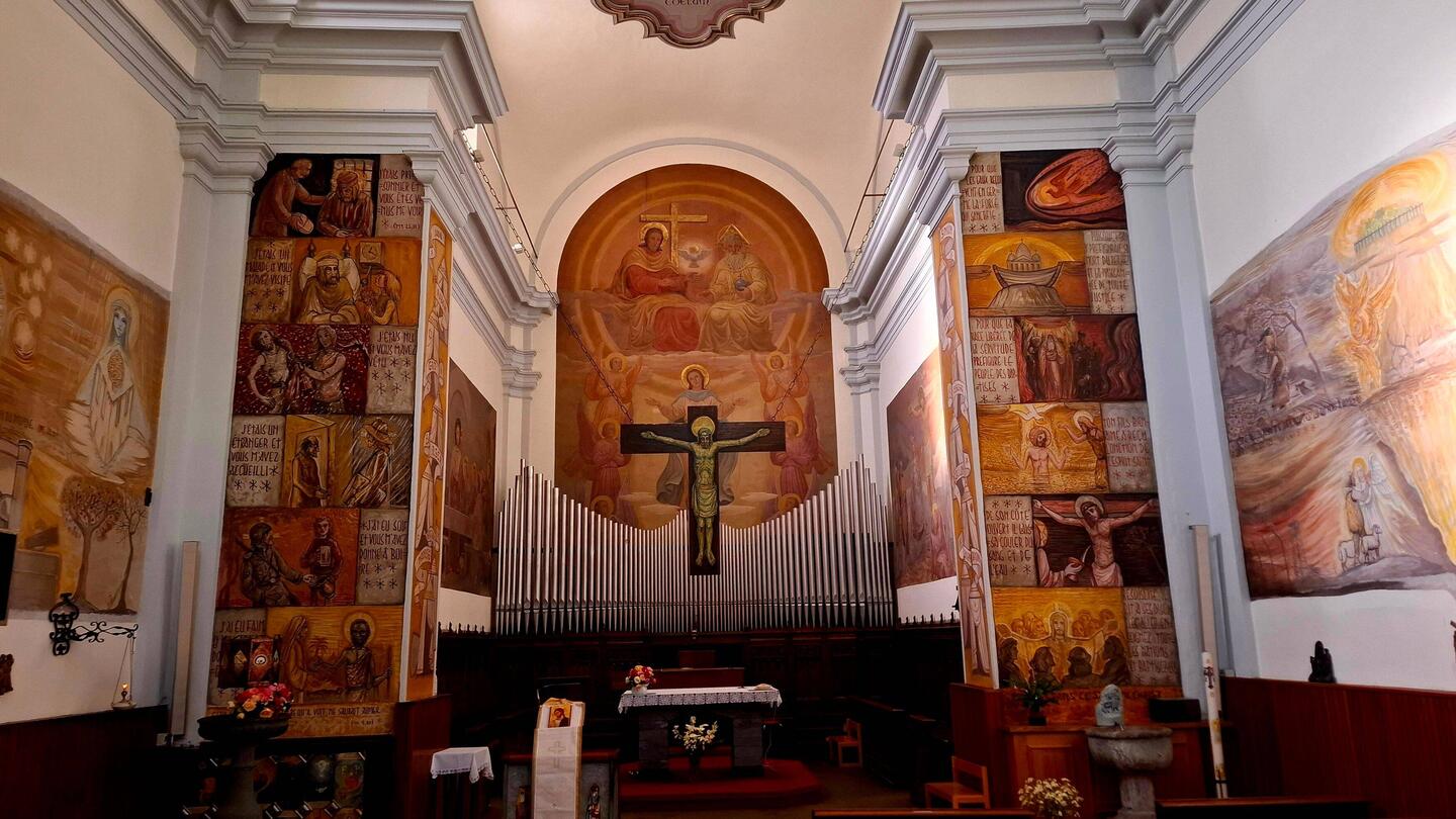 De kerk van Issogne doet het met Frescos