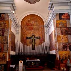 De kerk van Issogne doet het met Frescos