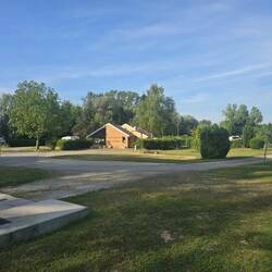 sehr großzügige Parzellen