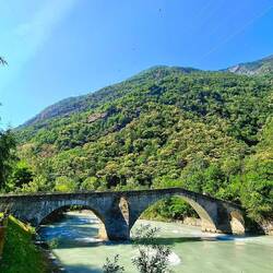 Vandaag bleef ik gespaard van al te veel klimmen en dalen. Of het moest deze brug zijn.