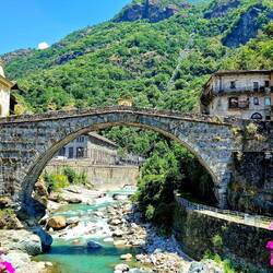 Dè Pont Saint-Martin. Het romeinse bouwwerk overleefde WO II en de bombardementen.