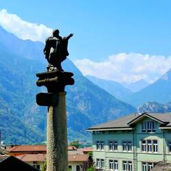 Iemand verdiende hier een standbeeld op een wel heel mooie plek.