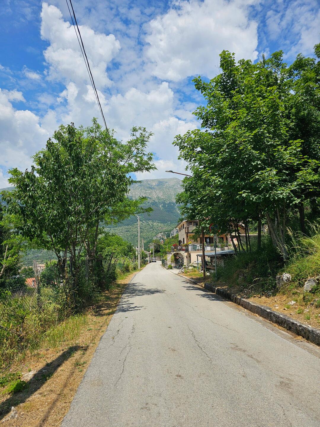 Der Weg vom Campingplatz nach Barrea