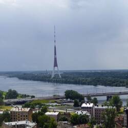 Der Blick von oben zum Fernsehturm