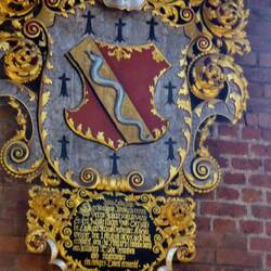 Auch in der St.-Petri-Kirche finden sich die Wappen deutschbaltischer Adelsfamilien
