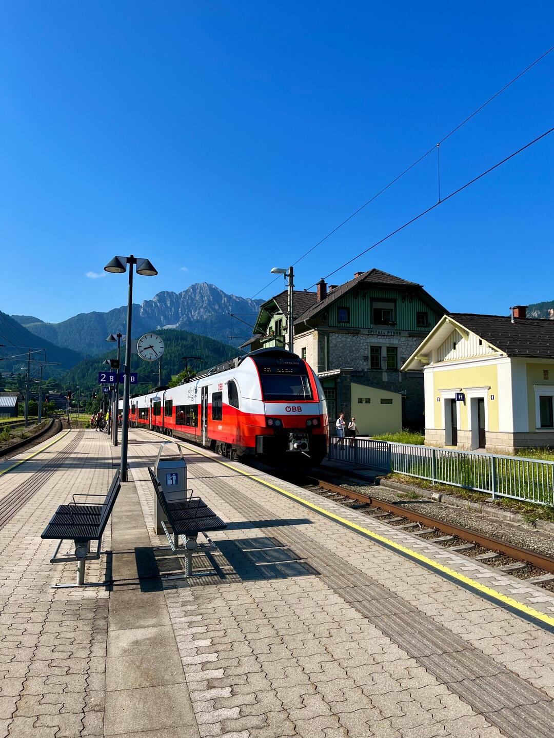 Mit dem Zug geht es zunächst nach Spital/Pyhrn, von..