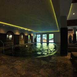 Relaxing im Pool des Gasthof Post