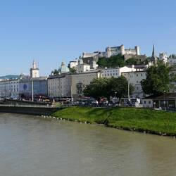 Salzbourg dominée par sa forteresse.