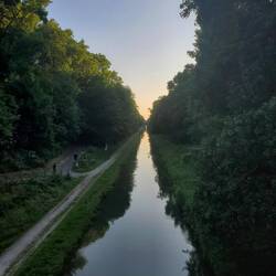 Canal sous coucher de soleil