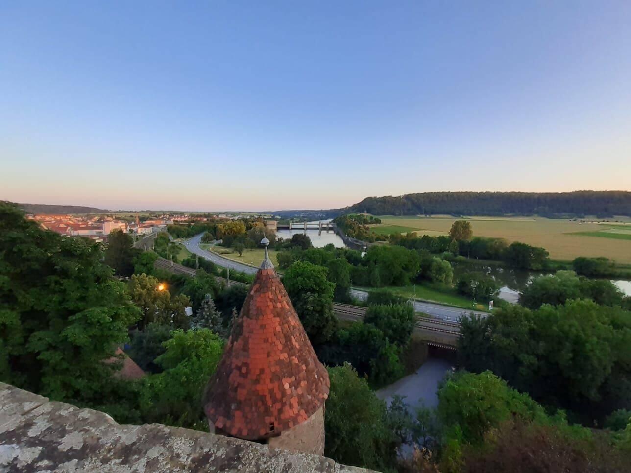 Abendstimmung über dem Neckar.