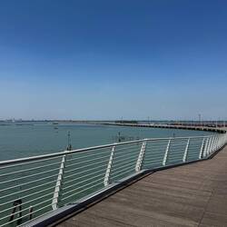 Die vier km lange Brücke zum Festland.