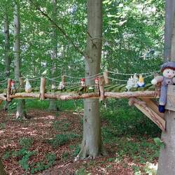 Zwerge bauen eine Brücke