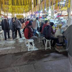 So wird am Markt gegessen, Recht eng