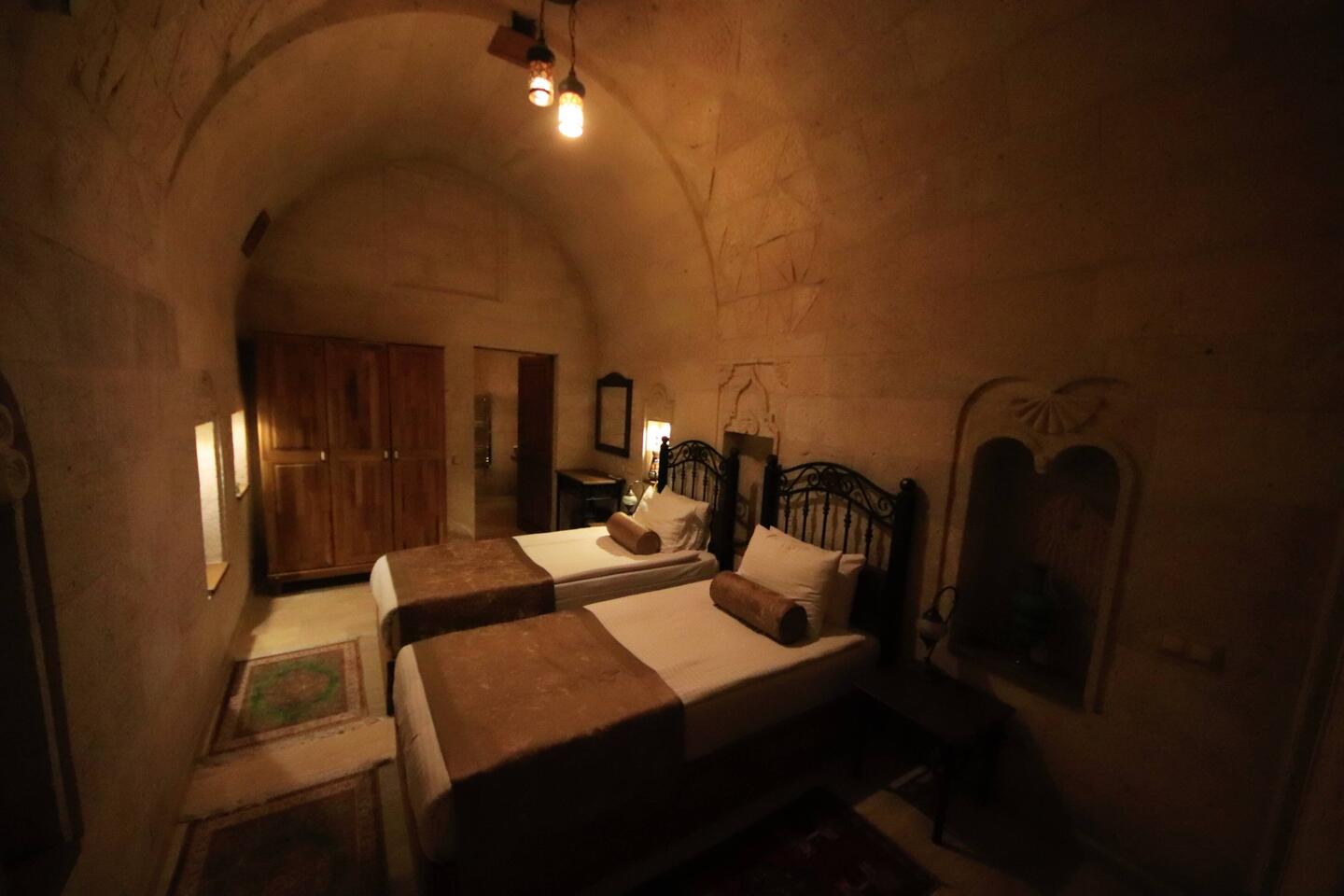 Höhlenzimmer im Caldera Cave Hotel