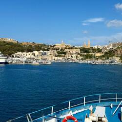 Einlauf in den Hafen in Gozo