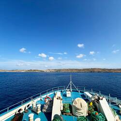 Vor uns liegt Camino und dahinter Gozo