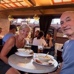 Wir essen Lachssuppe