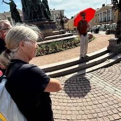 Wir hören brav unserem Führer zu