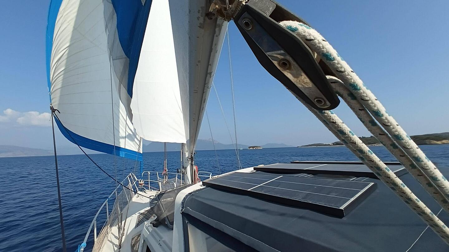 Genussvolles Halbwind-Rübersegeln von Lefkas nach Meganisi