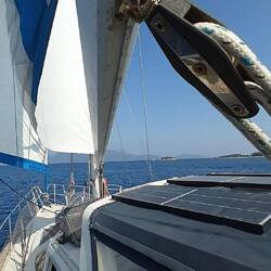 Genussvolles Halbwind-Rübersegeln von Lefkas nach Meganisi