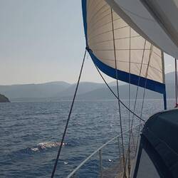 Kaum trifft man Segelfreunde, kommt 🌬️Wind auf
