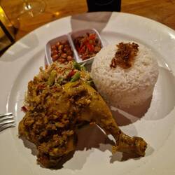 Was Balinesisches ...sehr lecker und schön scharf