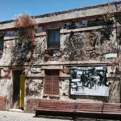 Haus am Wegesrand im Nowhere